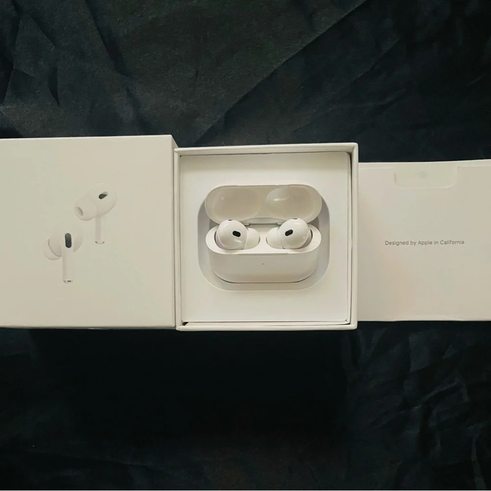 Apple White Wireless Earbuds with Charging Case
